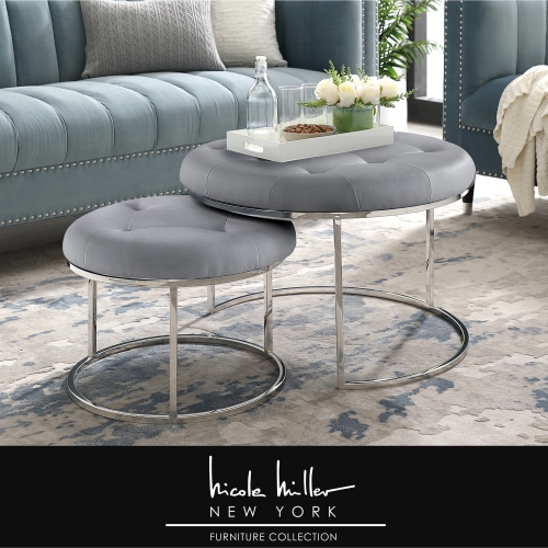 Image 1 de 6.. Pouf/table basse en cuir pu Veronica Nicole Miller New York, ensemble de 2, gris/chromé