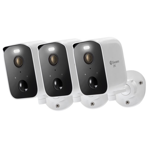 Image 1 de 6.. Caméra de surveillance d'intérieur/d'extérieur sans fil Quad HD 2K CoreCam Pro de Swann - Ensemble de 3 - Blanc